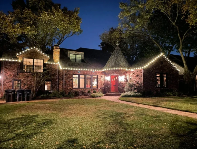 Grants Outdoor Christmas lights near Colleyville, TX